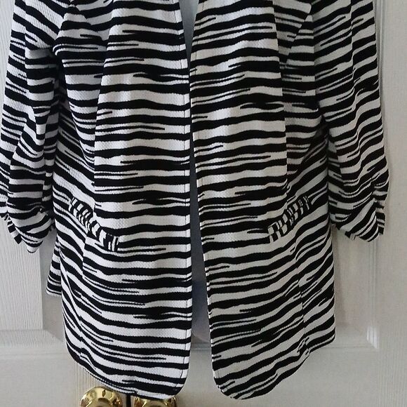 Kim Rogers black white zebra print open front jacket blazer Sz S NWOT - Picture 2 of 6